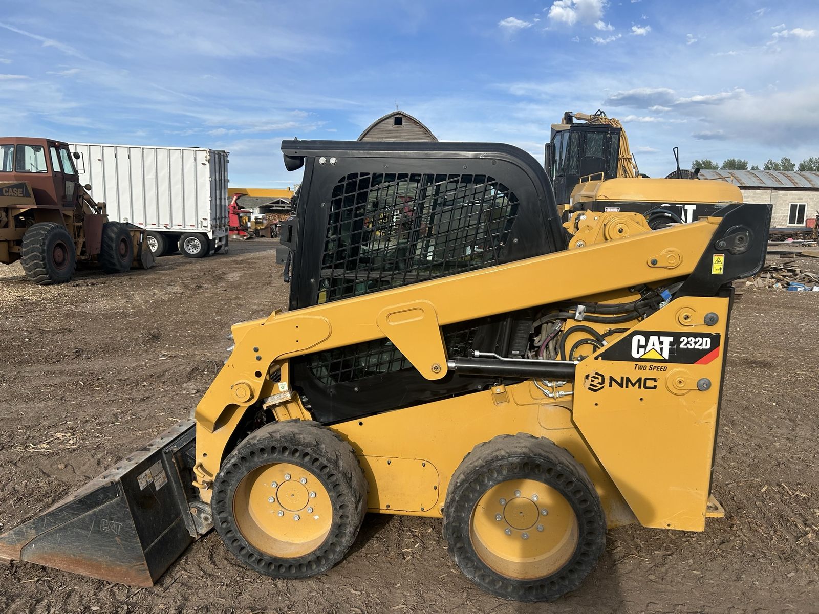 Caterpillar CAT 232D Two-Speed Skid Steer Loader with Bucket Attachment