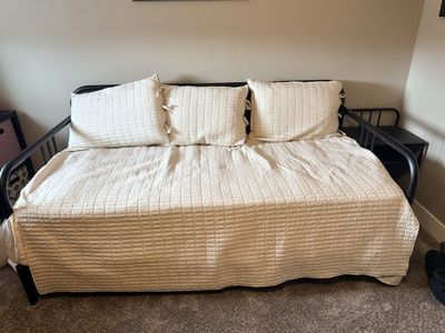 Twin Trundle Bed with Pull‑Out Mattress – Sleeps Like a Queen, Barely Used