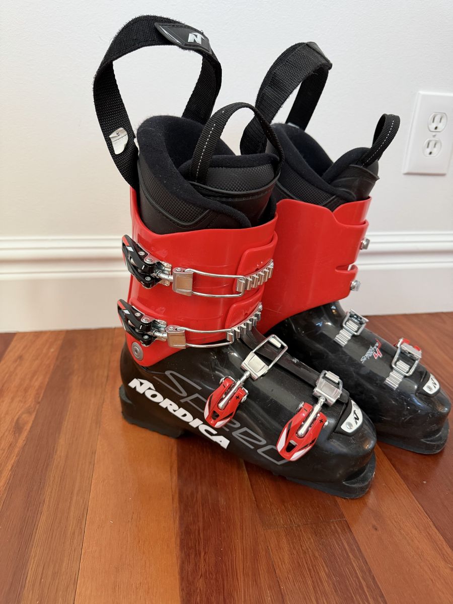 Nordica Speedmachine J4 Junior Ski Boots - Black / Red.  Size 25.5