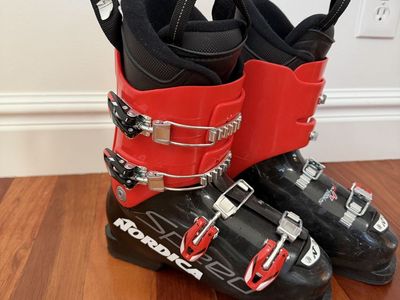 Nordica Speedmachine J4 Junior Ski Boots - Black / Red. Size 25.5