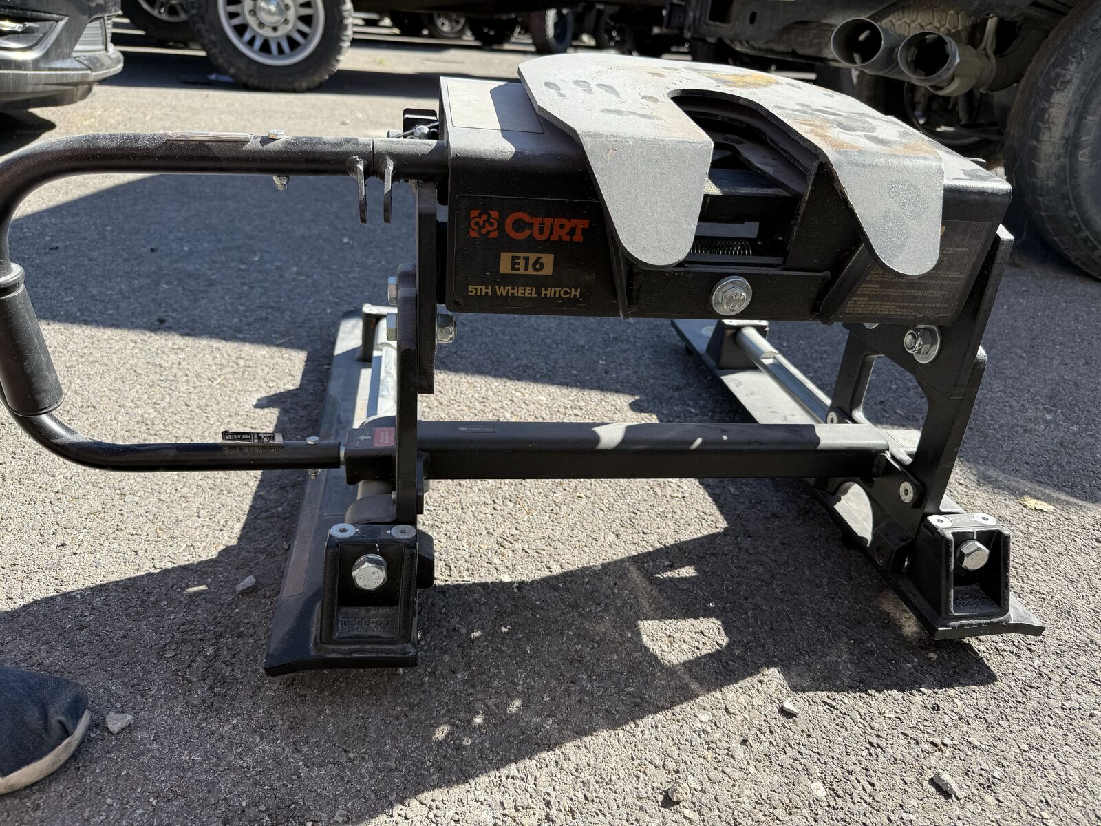 Curt, E16  5th wheel hitch For Sale