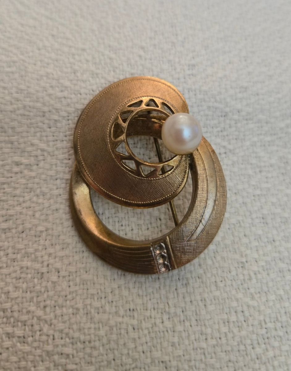 Vintage Gold Tone Swirl Brooch with Faux Pearl and Rhinestones