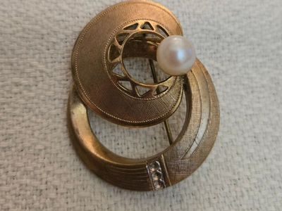 Vintage Gold Tone Swirl Brooch with Faux Pearl and Rhinestones
