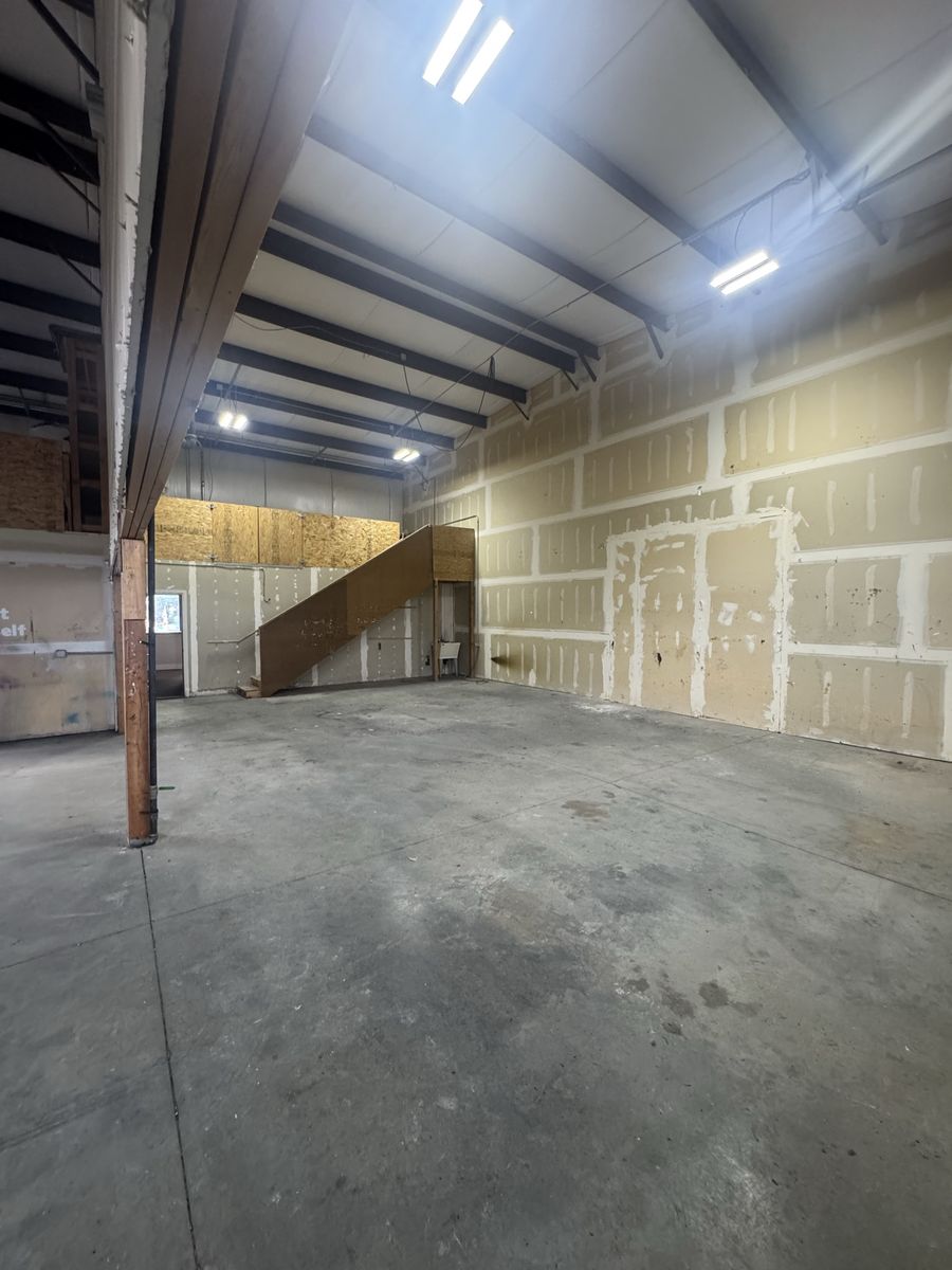 Main image 7