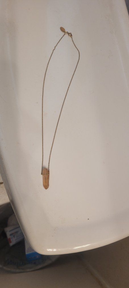 Charming Vintage Gold-Tone Chain Necklace with Natural Crystal Pendant. Nashelle brand.