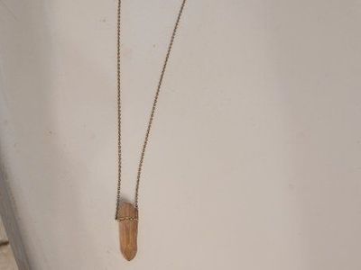 Charming Vintage Gold-Tone Chain Necklace with Natural Crystal Pendant. Nashelle brand.