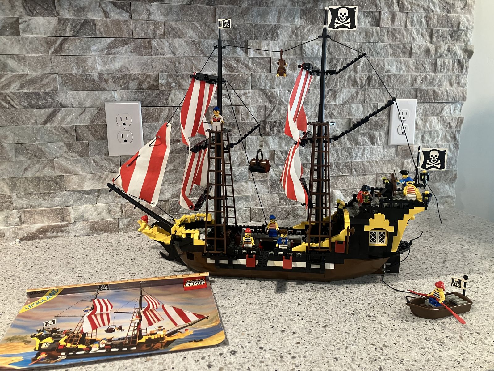 1989 Black Sea Barracuda Lego Pirate Ship - COMPLETE!