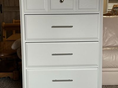 Nice solid wood vintage dresser, Bassett.