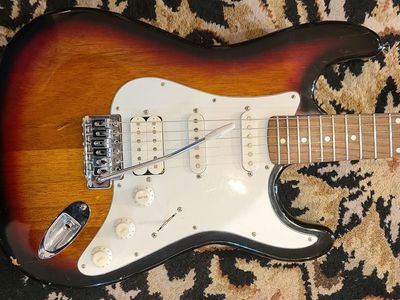 VINTAGE 90'S CRATE ELECTRA STRATOCASTER COPY