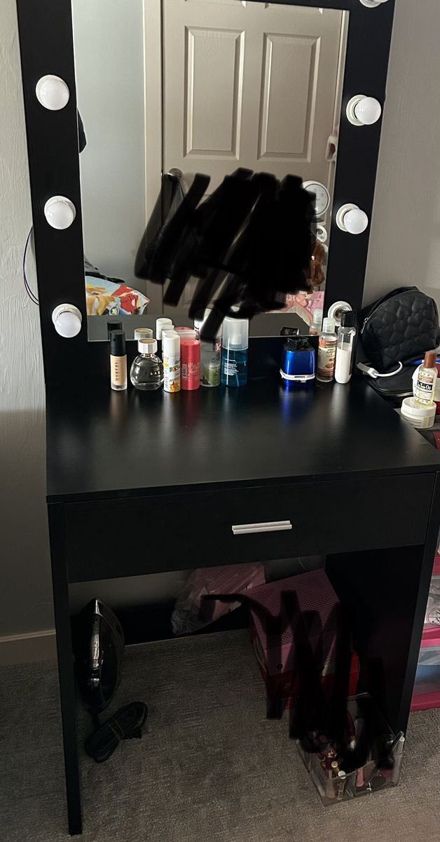 Makeup vanity