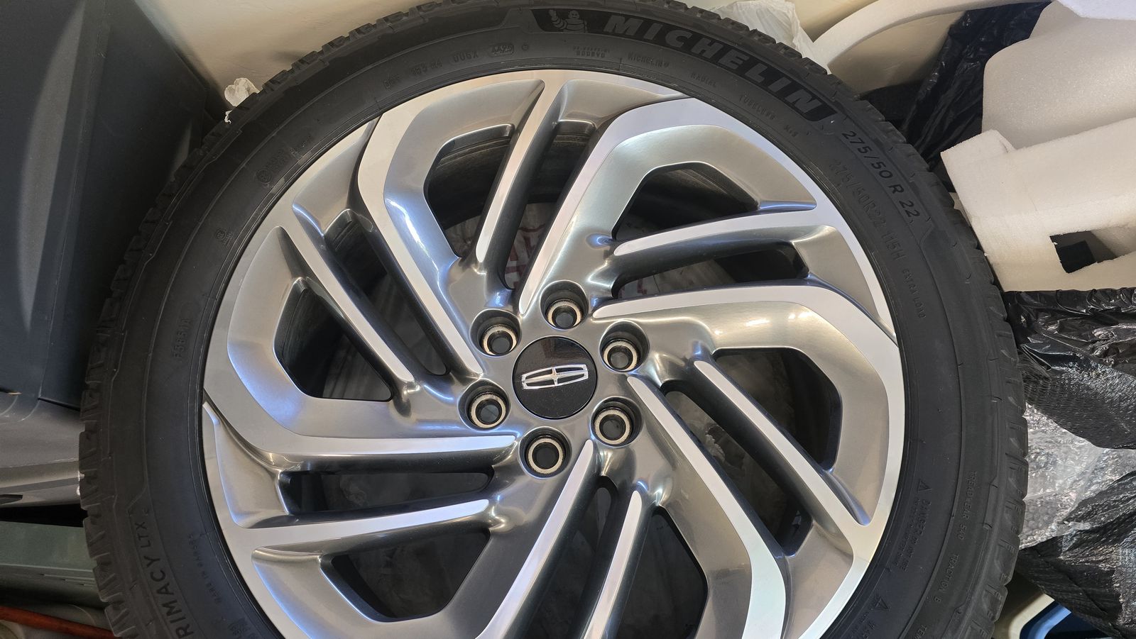 BRAND NEW - MICHELIN Primacy LTX 275/50 R 22 with Stock 2026 Lincoln Navigator Reserve Wheels - UNDER 50 MILES - Giveaway