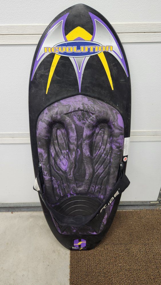 Hydrslide Revolution Kneeboard with Padded Knee Strap - Black & Purple