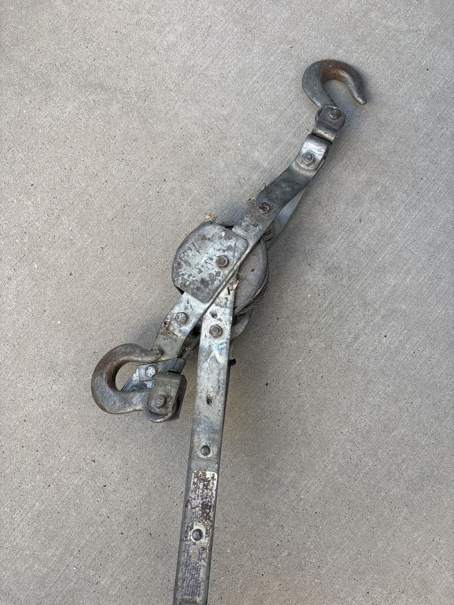 Heavy-Duty Steel Cable Ratchet Puller Come-Along Hoist with Dual Hooks
