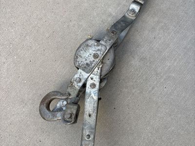 Heavy-Duty Steel Cable Ratchet Puller Come-Along Hoist with Dual Hooks