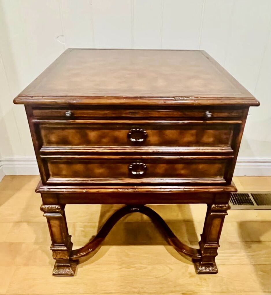 THEODORE ALEXANDER HIGH QUALITY SIDE ACCENT TABLE