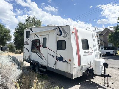 2010 Red Line Toy Hauler 19 Foot Sleeps 6