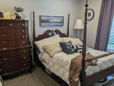 H Dinwoodey Full-size bedroom Set