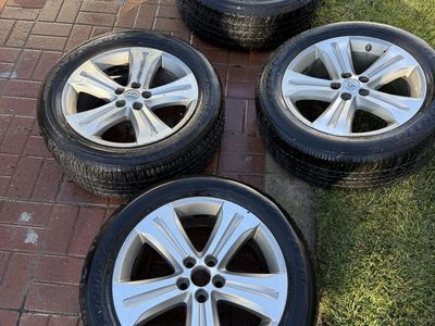 Toyota Highlander rims 4 + 1 Tire