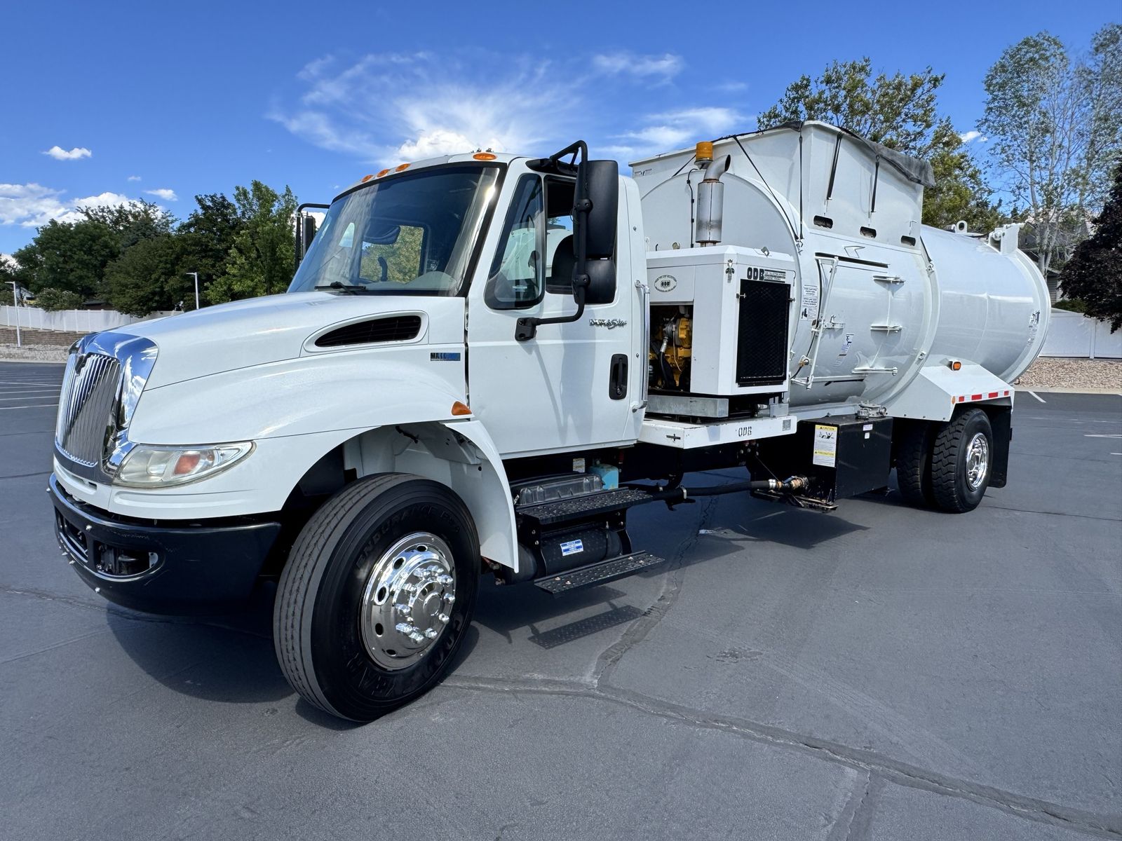 2014 INTERNATIONAL ODB OLD DOMINION BRUSH CO,LEAF COLLECTOR,DEBRIS COLLECTOR,LABRIE COMPACTOR,19K MILES.