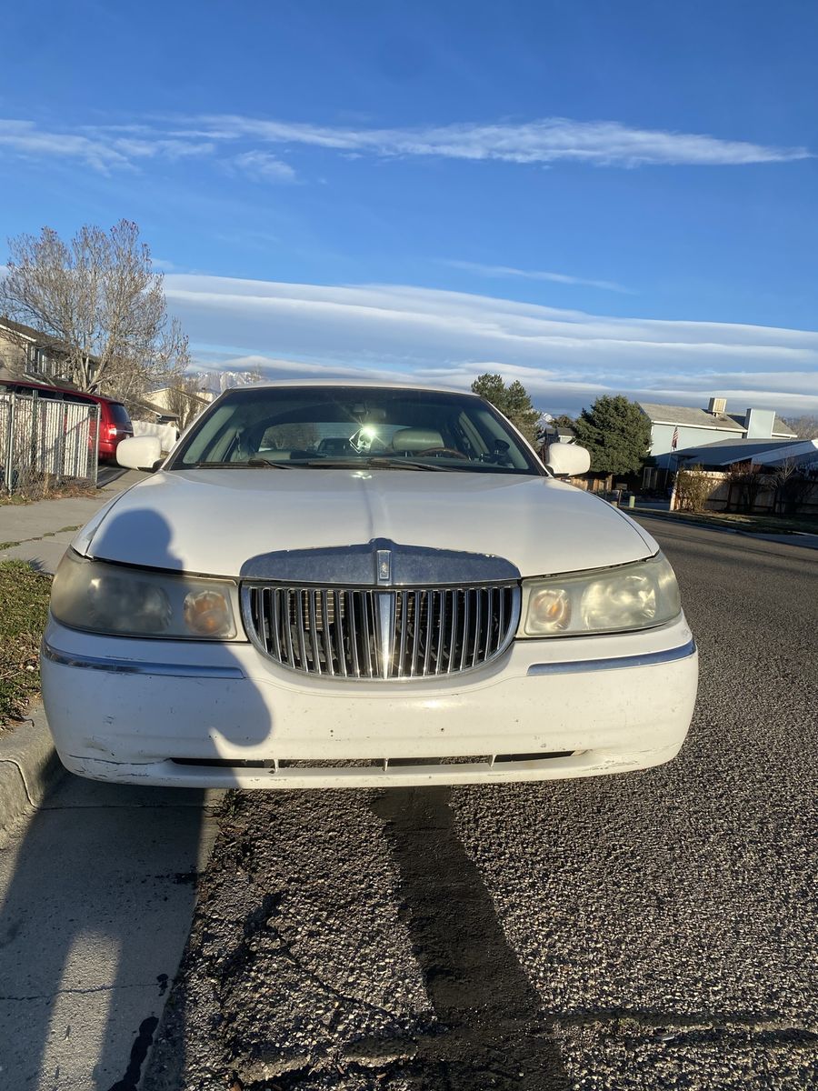 2001 Lincoln Town Car Signature