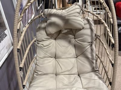 Swinging Egg chair