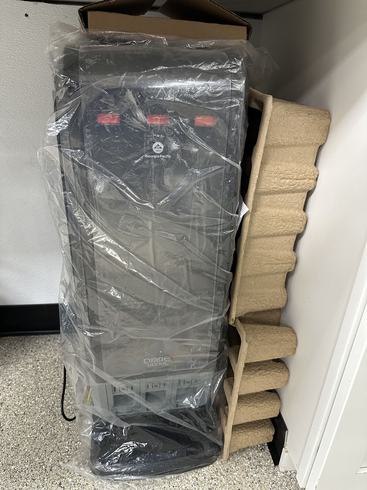 Selling Georgia Pacific utensil dispenser $90