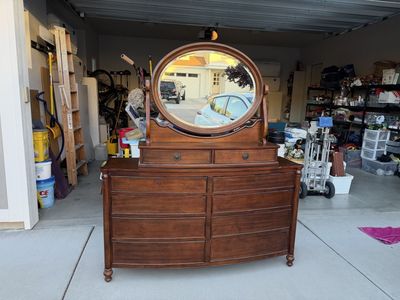 Elegant Wooden Dresser with Mirror - 8 Drawers, Traditional Style