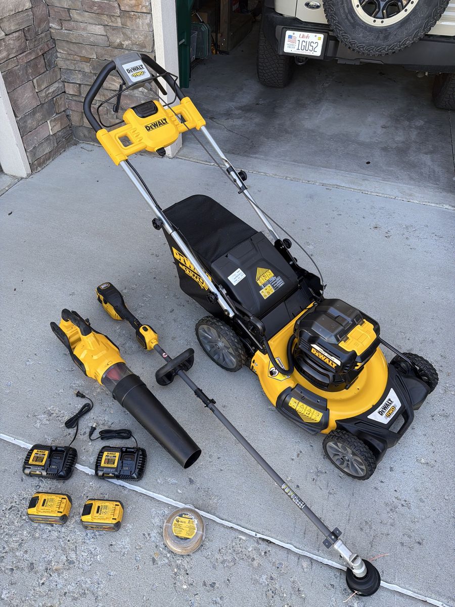 Like New Dewalt Lawnmower String Trimmer Blower