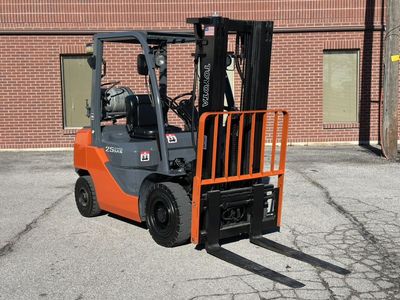 TOYOTA 5000 LB LIFT FOKLIFT PNEUMATIC SIDE SHIFT