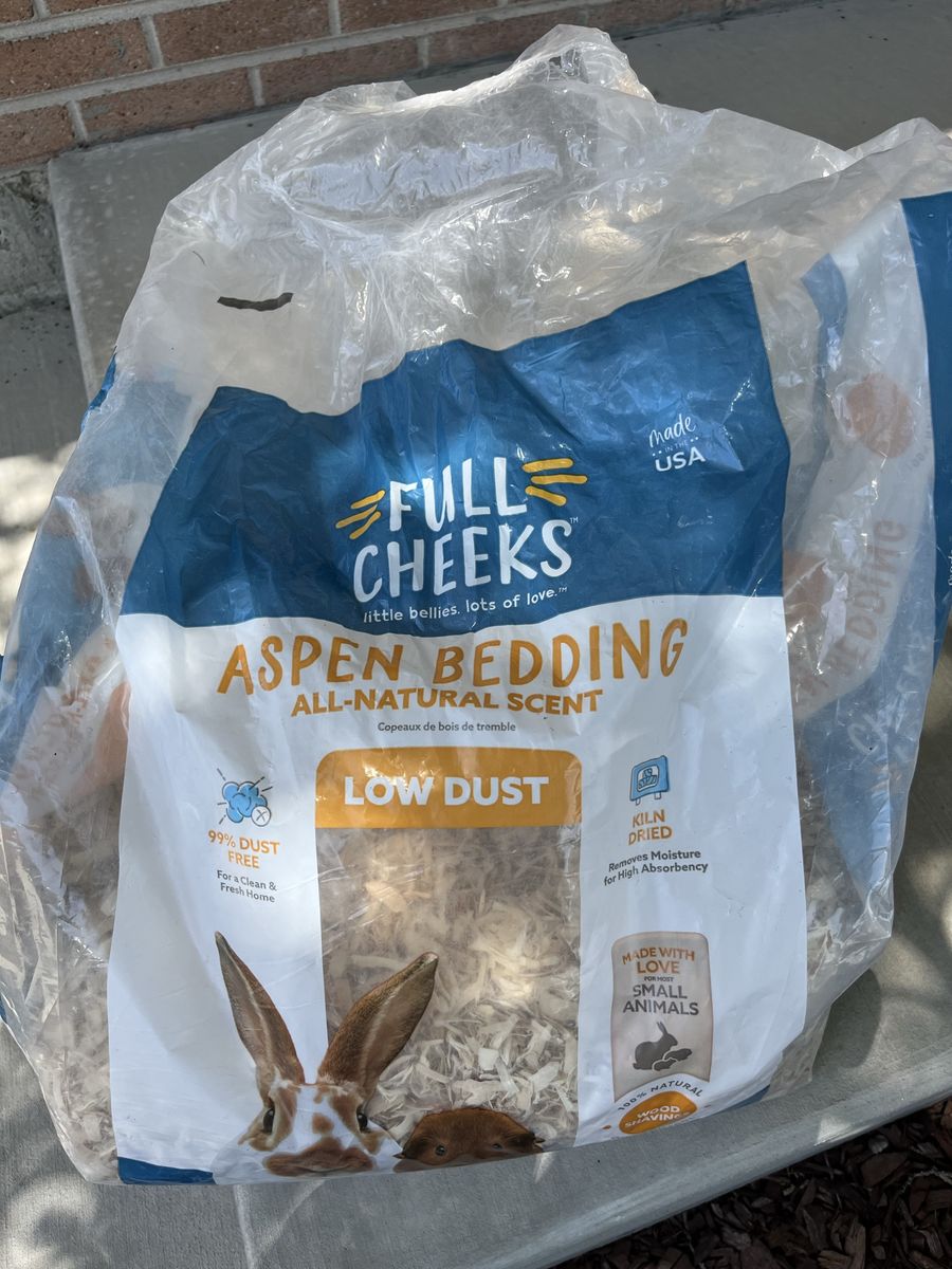 FREE!! Full Cheeks All-Natural Scent Aspen Bedding Low Dust, Kiln Dried, Made with Love for Small Animals