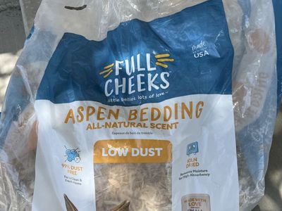 FREE!! Full Cheeks All-Natural Scent Aspen Bedding Low Dust, Kiln Dried, Made with Love for Small Animals