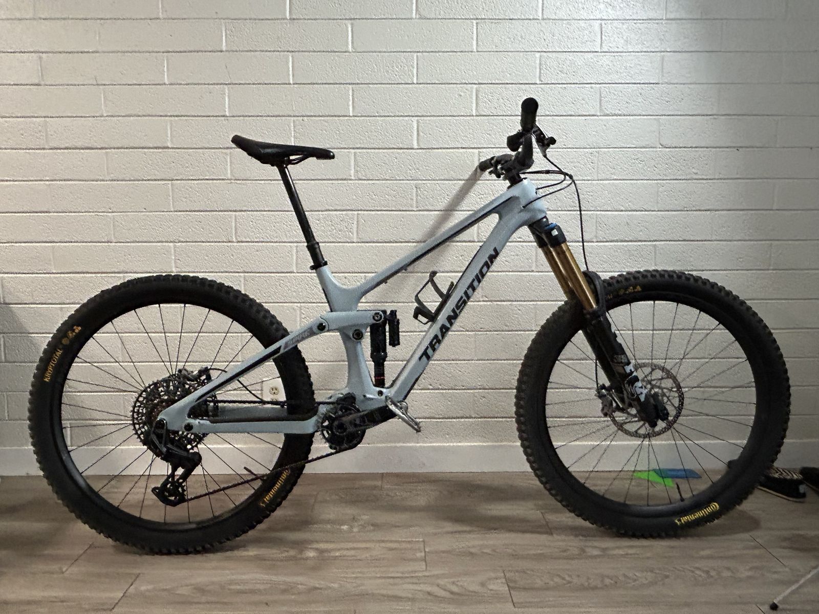 Transition spire Carbon large, NEW XO transmission derailleur. New carbon bars.