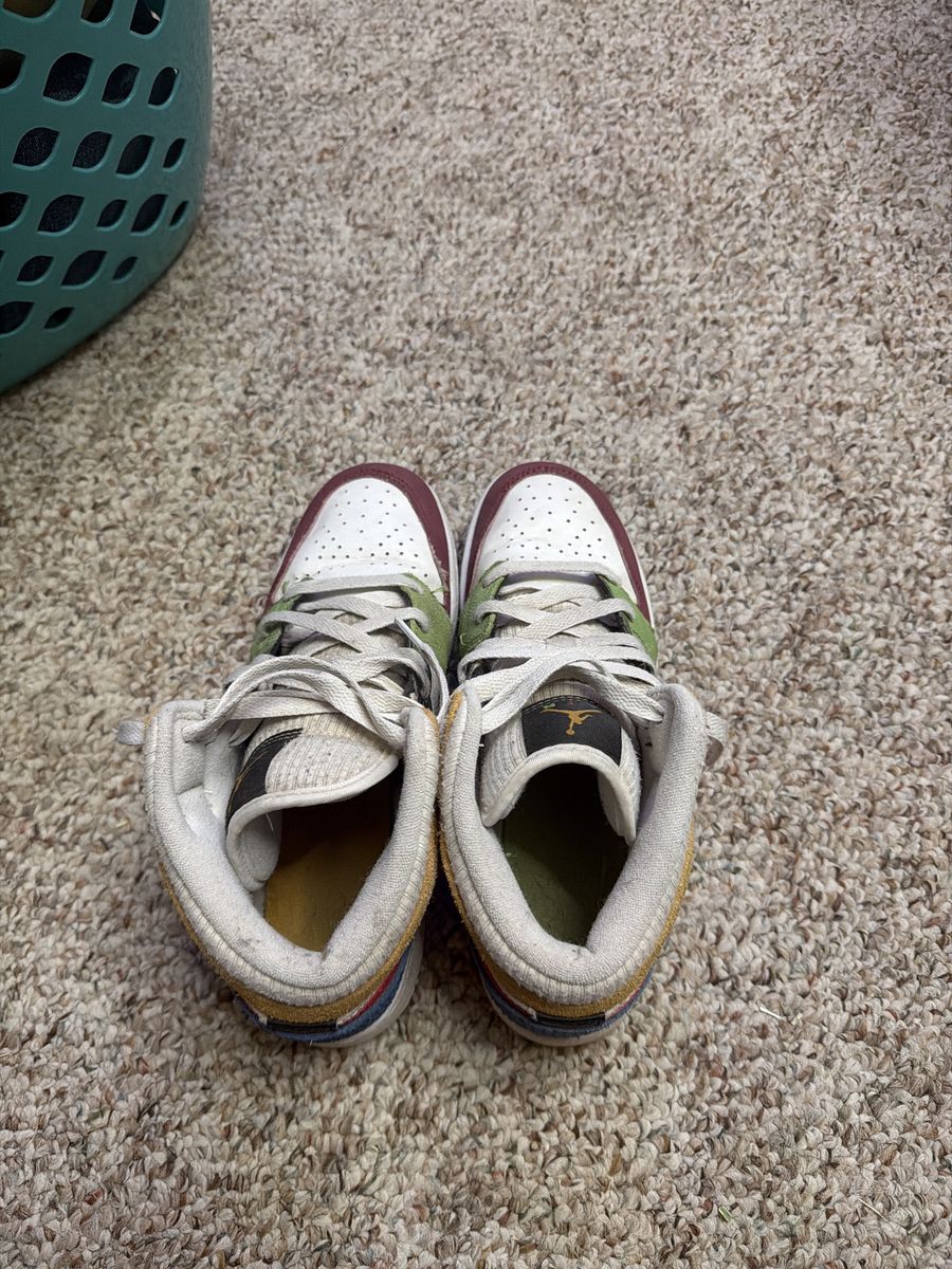 Nike Jordan 1 Mids