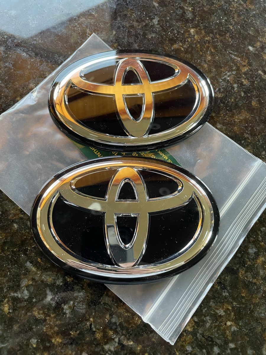 Toyota badge