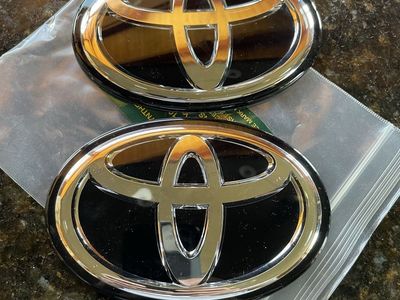 Toyota badge