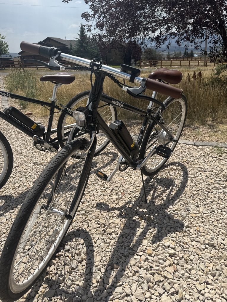 PAIR OF HURLEY AMPED ELECTRIC BIKES