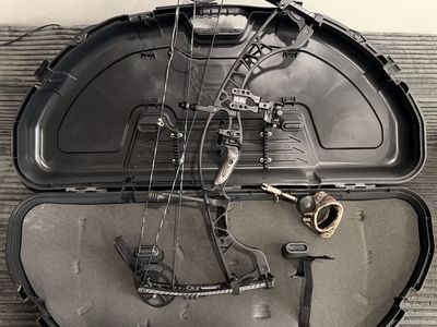 Hoyt Spyder 30” Hunting Bow – Ready to Hunt (Spot Hogg + Plano Hard Case)