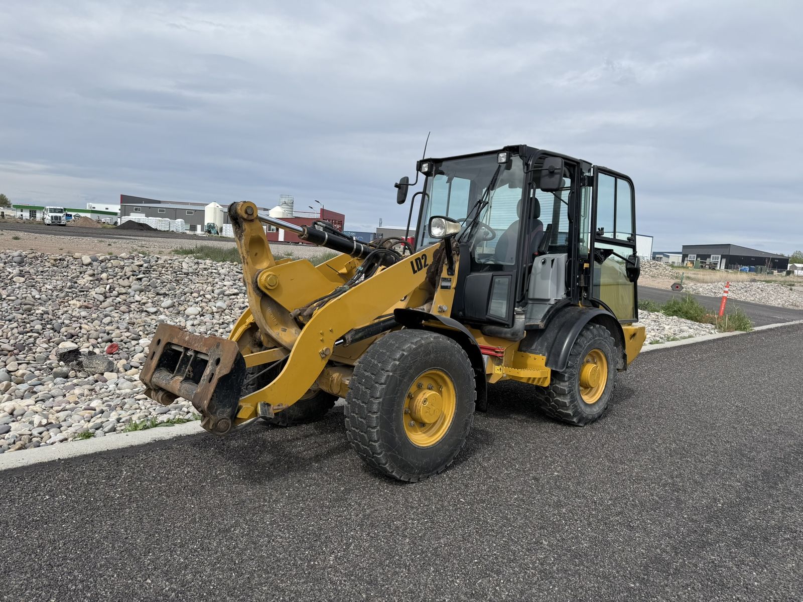 2017 Caterpillar 906m loader