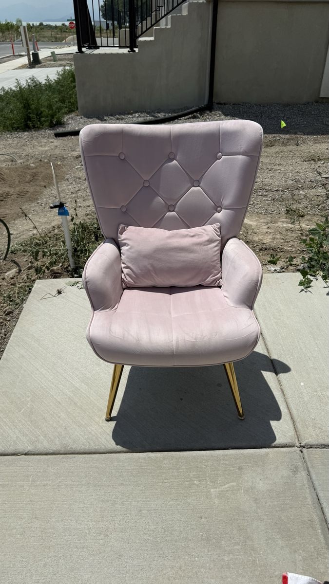 Blush Pink Velvet Accent Chair with Gold Legs | Modern Glam | Reading Chair