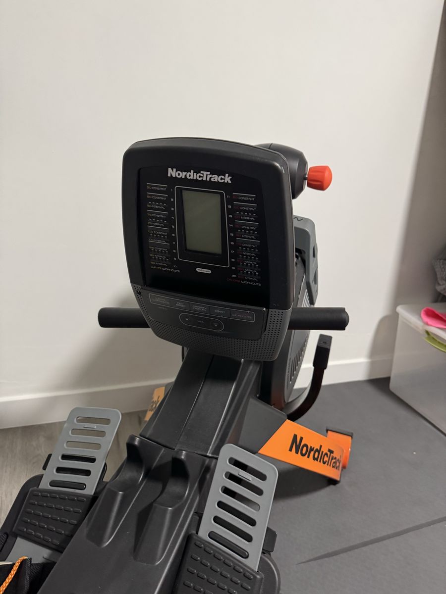 NordicTrack RW200 Rower Folding Fitness Machine - Excellent Condition, Magnetic Resistance