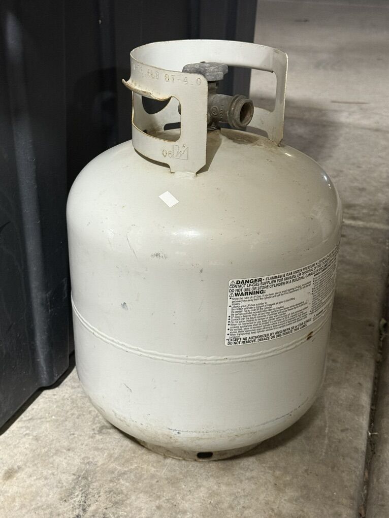 Full 20lb Propane Tanks