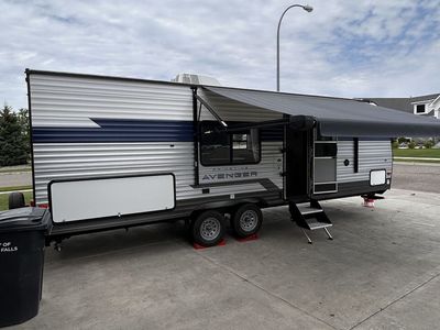 26’ Primetime Avenger Camp Trailer