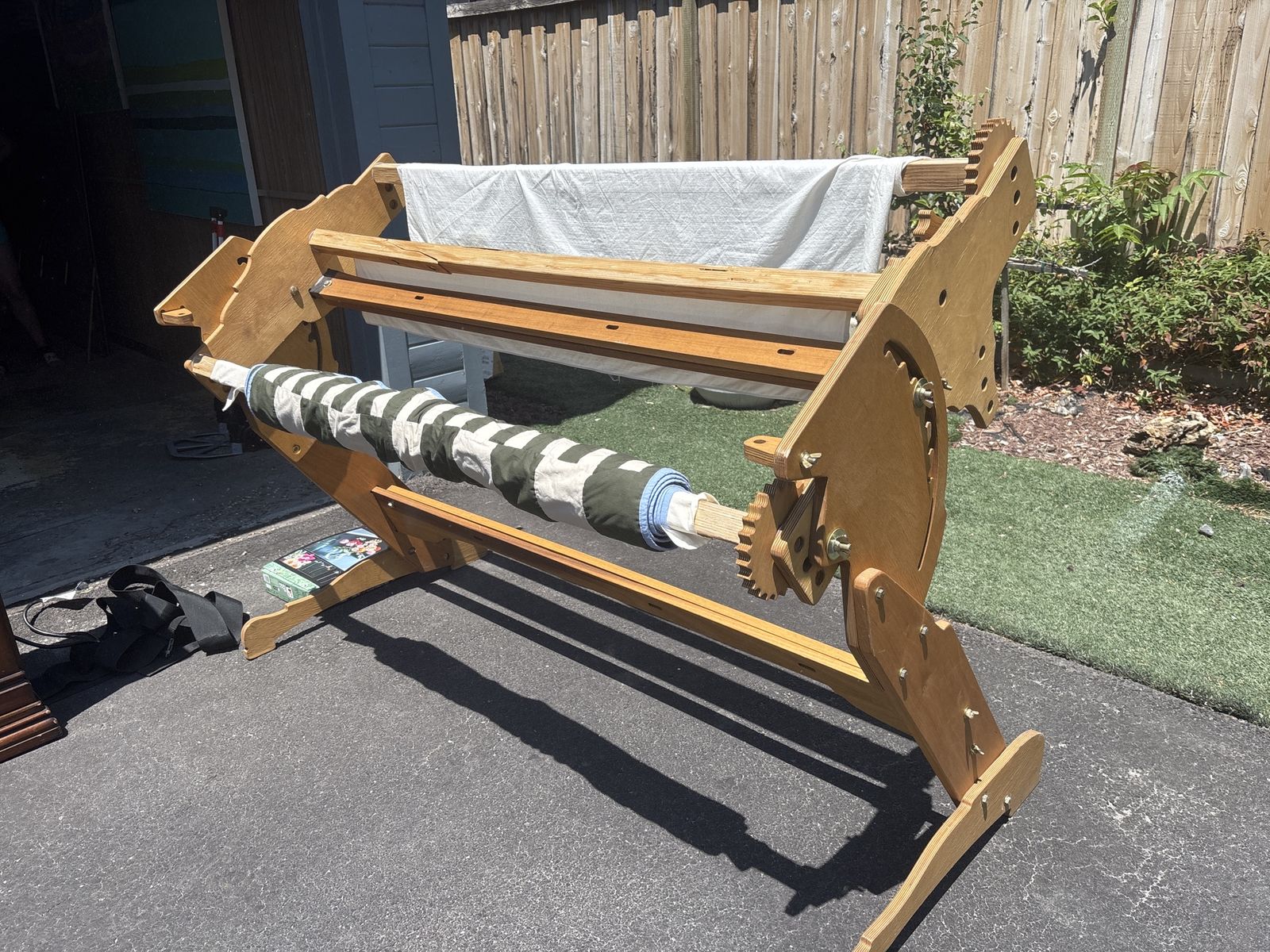 High Quality full size Wooden quilters frame/Loom - Excellent Condition