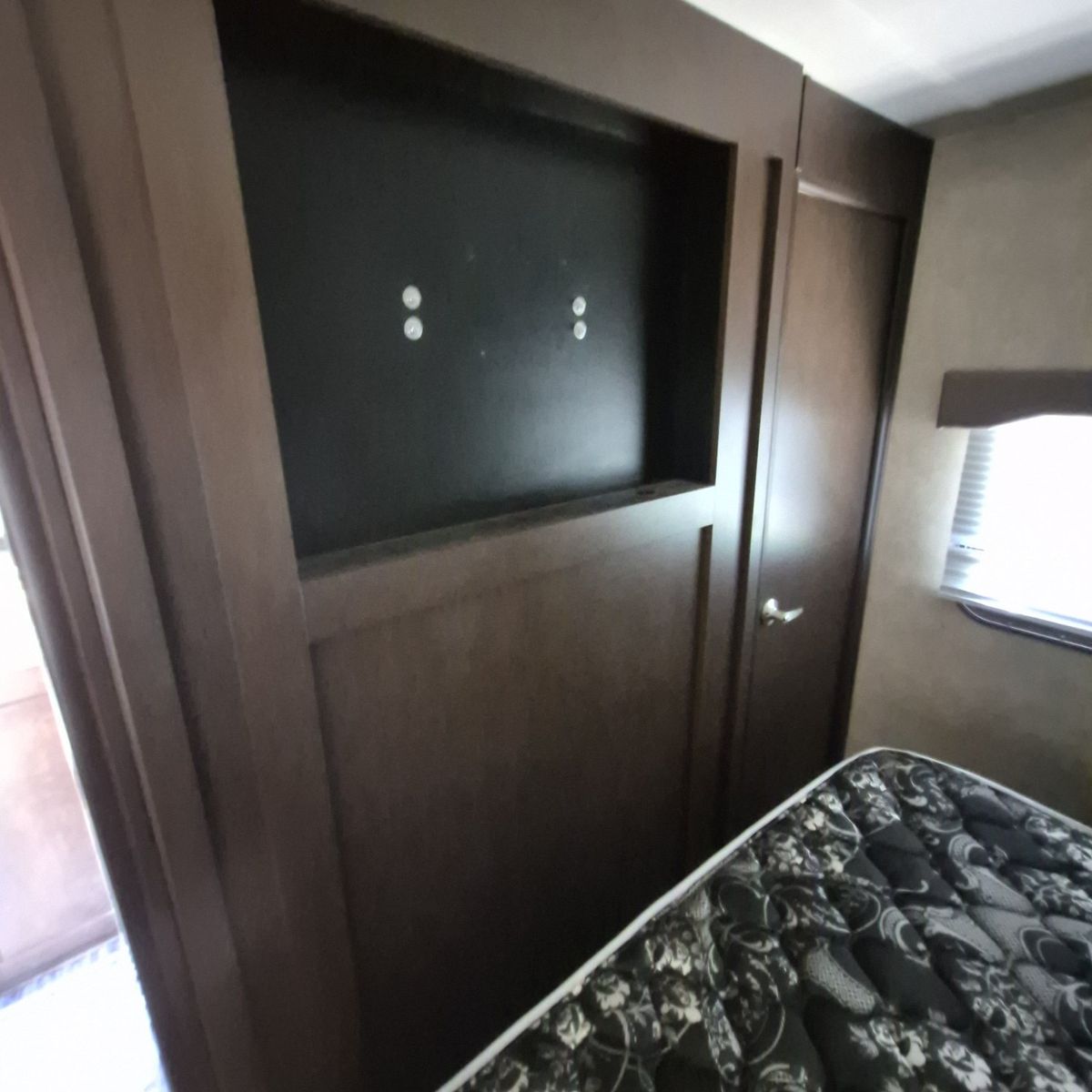 Main image 50