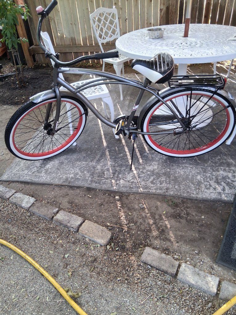 Unbranded Cruiser Bike, Gray/Red/White, Rear Rack, Single Speed, Beach Cruiser Style