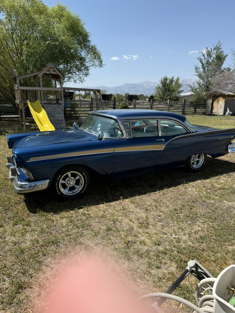 1957 Ford Fairlane 