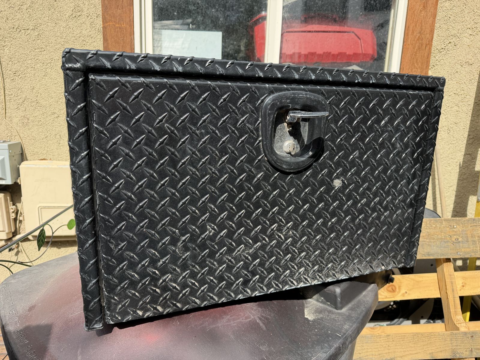 30 ich diamond plated tool Box