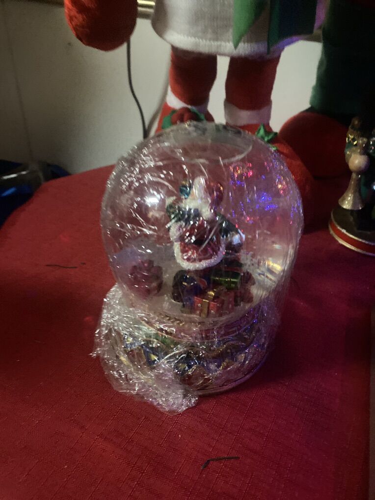 Santa Clauus In Snow In Globe  Water  Music  In Og
