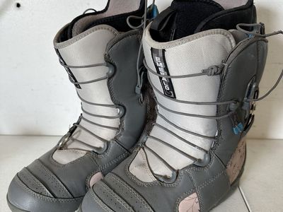 Burton Emerald Womens Snowboard Boots Size 8