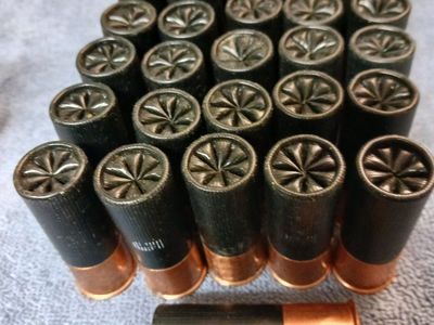 31 Remington Peters 12 Gauge 2 3/4 Shotgun Shells. High brass (copper) 5 shot